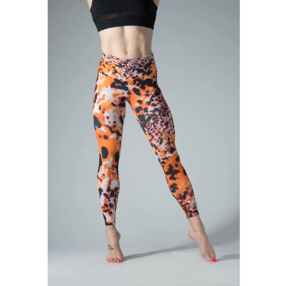Agstract Apparel Women's Serengeti 7/8 Leggings Size Large Multicolor Print NWT - Picture 3 of 12